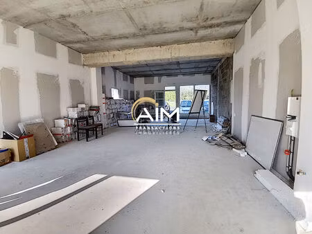 local commercial saint antoine du rocher