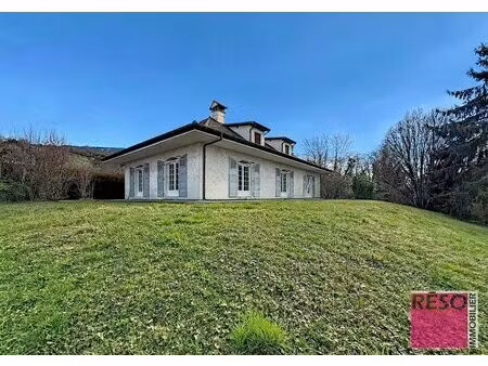 maison individuelle bourgeoise avec vue panoramique – terrain