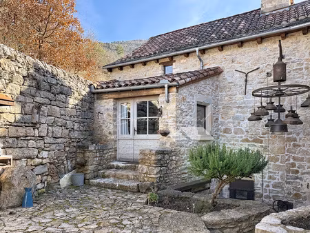 sur les hauteurs de la cresse maison en pierre rénovée ave