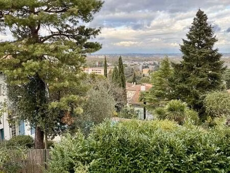 maison t7 sur deux niveaux avec jardin  terrasse  grand garage et grenier à rénover
