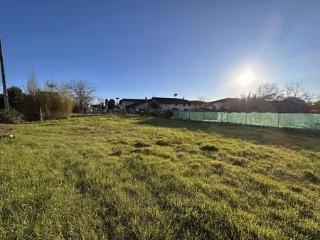 terrain constructible 634 m2 viabilisé -- proche canal  école