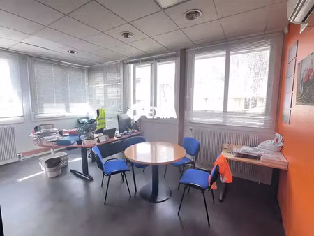 bureaux de plain pied à 5 mn de l'autoroute a10