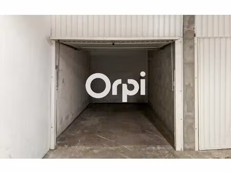 location stationnement  12.37 m² t- à saint-genis-laval  100 €