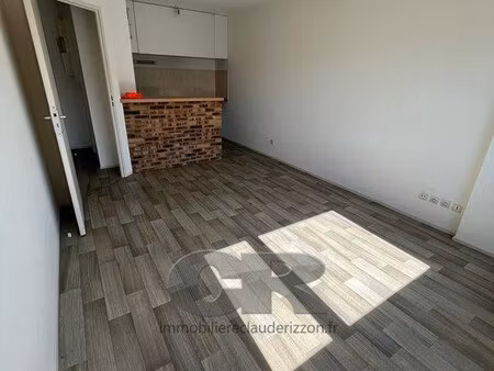 f2 avec parking - quartier bonsecours