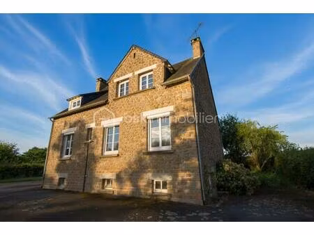 maison de 150 m² à saint-hilaire-du-harcouet