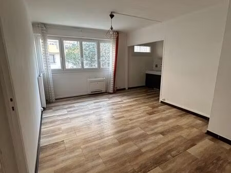 t2 climatisé 43m2 jonquières libre immédiatement