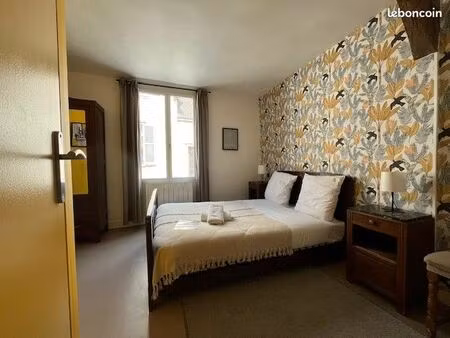 chambre meublée dans petite résidence conviviale avec espaces communs