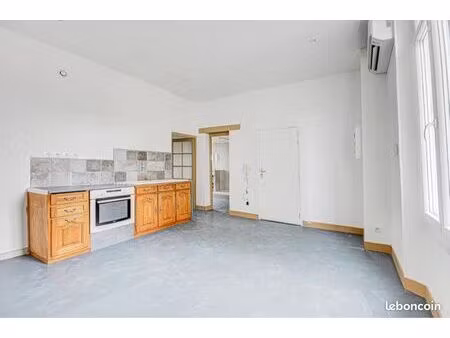 appartement meublé au centre de rians