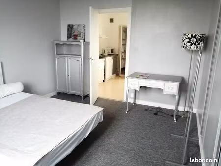 location chateaubourg t2  a l étage maison particulière