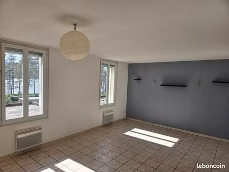 appartement t4 de 90 m² avec vue sur le lac de saint-ferréol