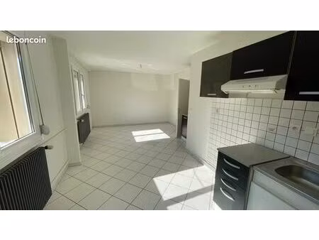 loue t2 de 55 m2 avec chauffage  eau et taxes