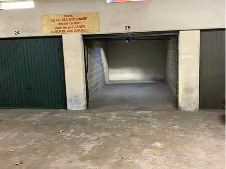 loue box fermé secteur tribunal bourse du travail 69003