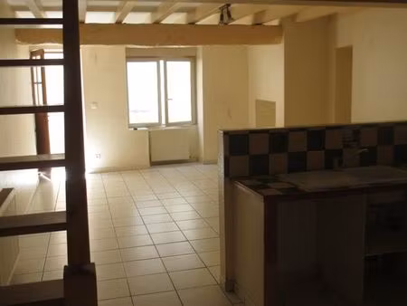 maison de ville avec jardin et garage a louer