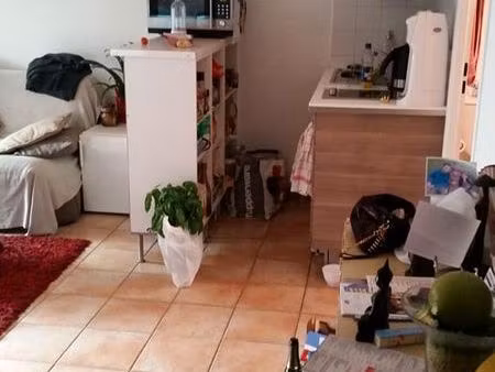 beau t2 castellane 34m2 balcon sur jardin  calme et lumineux. ideal etudiant