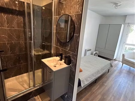 chambre de 13m2 avec salle d eau au cabot 9 eme