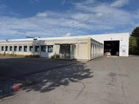1.573 m² d’entrepôt + 544 m² de bureaux en emplacement pr...