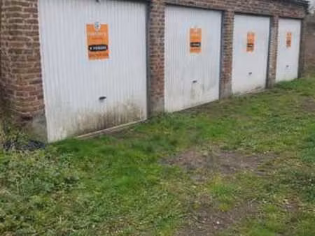 sous option - batterie de 4 garages loués! revenu mensuel 28