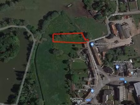 beau terrain à bâtir situé dans la nature