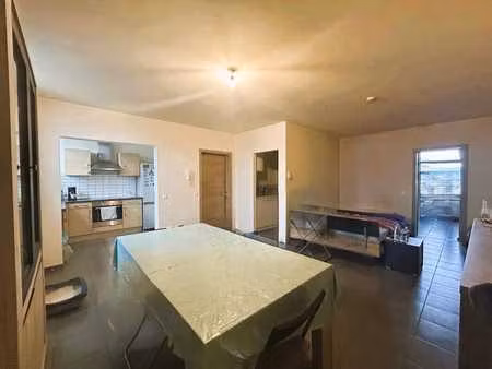 joli appartement 75m2. peb c. electricité aux normes.