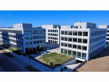 bureaux à louer résistants à l'avenir dans l'immeuble mesos