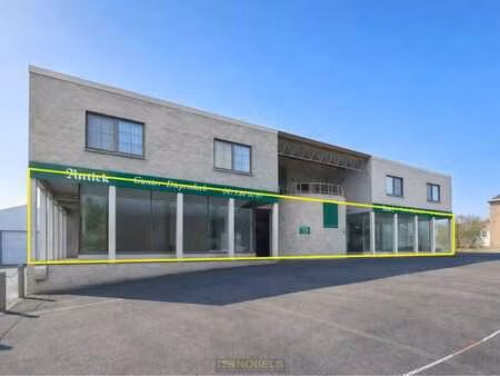 te koop  ruime toonzaal met tal van mogelijkheden te lierde!