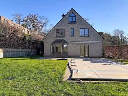 dieweg : maison 3 façades + piscine extérieure chauffée