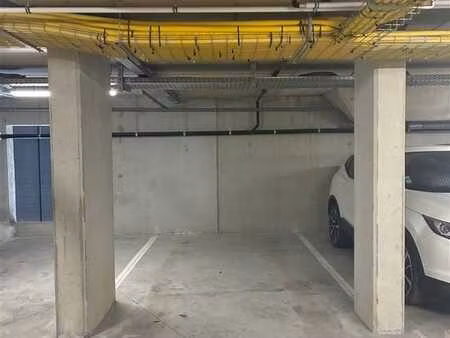 emplacement de parking intérieur