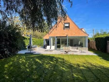 magnifique villa rénovée 4 chambres+ garages + grand jardin