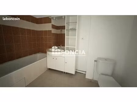 t1 avec terrasse et parking – à deux pas de l’hôpital et des commodités à saint-brieuc. ve