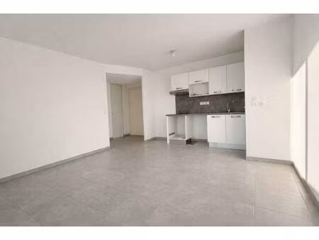 saint-jean – t3 lumineux avec terrasse  ascenseur et double stationnement en sous-sol