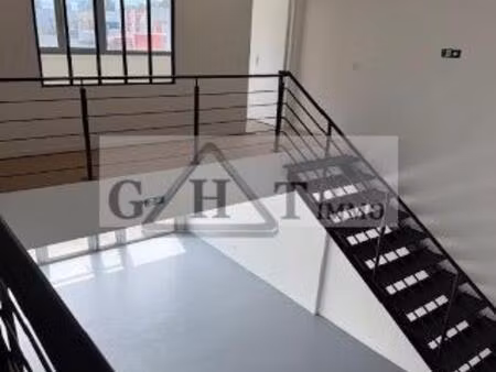 entrepôt bureaux a louer