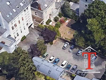 place de parking aérienne sécurisée