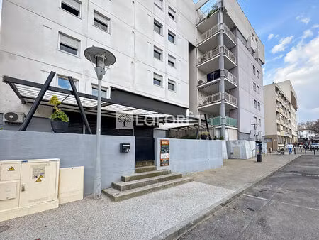 local commercial nimes 107 m2