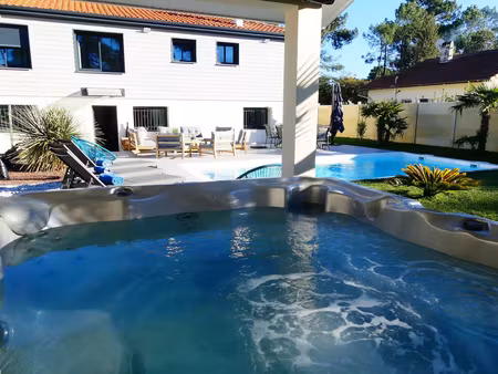superbe maison 8 pièces avec piscine à biscarrosse  à deux pas de l'océan!