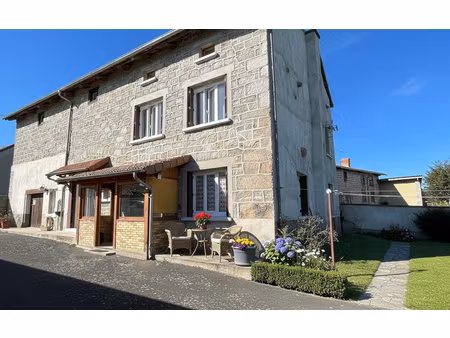 maison ancienne avec dépendances