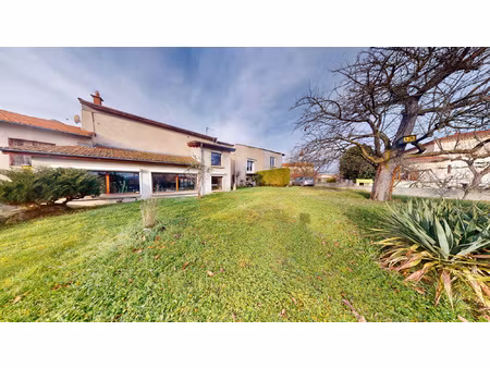 propriété de 160m2 habitables sur son terrain clos et arbor