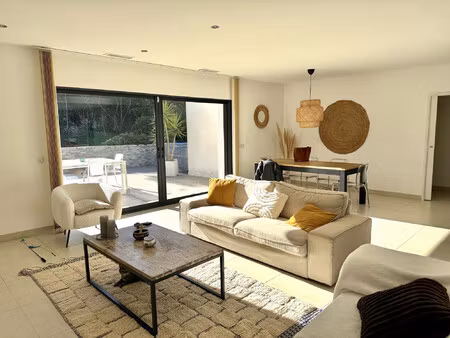 maison contemporaine avec jardin