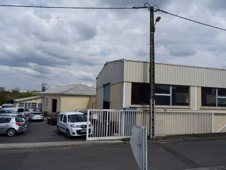 local professionnel à vendre le gond pontouvre 3 pièce(s) 650m2 575 000€