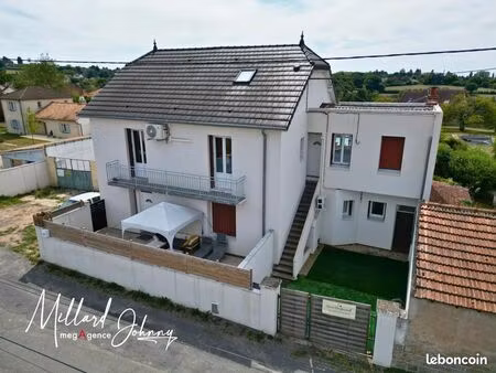 maison 9 pièces 204 m²