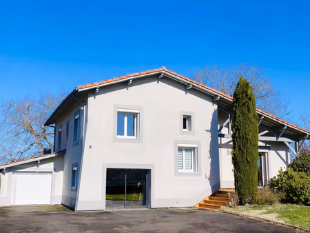 maison 8 pièces - 241 m²