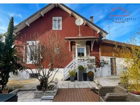 maison de standing avec piscine et espaces modulables à 10 min de la suisse