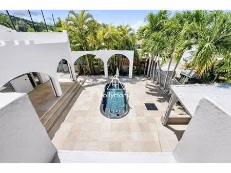 à vendre – propriété familiale rénovée de 265 m² au lambert – etang-salé-les-hauts