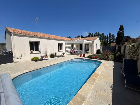 maison contemporaine avec suite parentale  piscine chauffée et pergola bioclimatique à sai