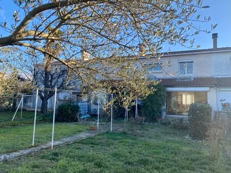 maison de ville avec garage et jardin attenant