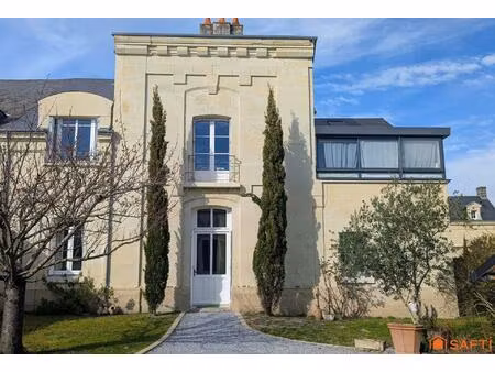 superbe maison ancienne dans le centre d'avoine.