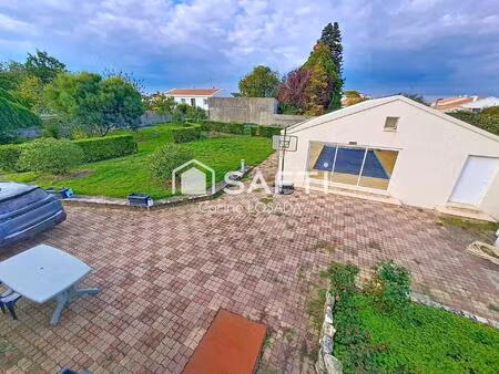 grande maison avec piscine couverte et logement indépendant