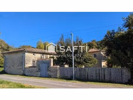 entre jonzac et barbezieux  ancienne grange réhabilitée en habitation familiale + longère 