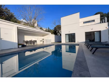 villa contemporaine t6 avec piscine prestations modernes -