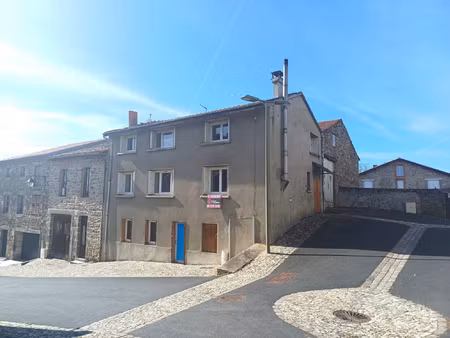 maison de ville de 110m2 env avec dépendances sur terrain de