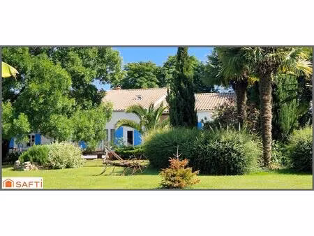 maison charentaise alliant le charme à l'authenticité